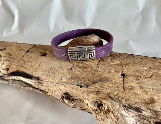 Italian rich purple studded leather bracelet, with a gorgeous detailed silver magnetic clasp.