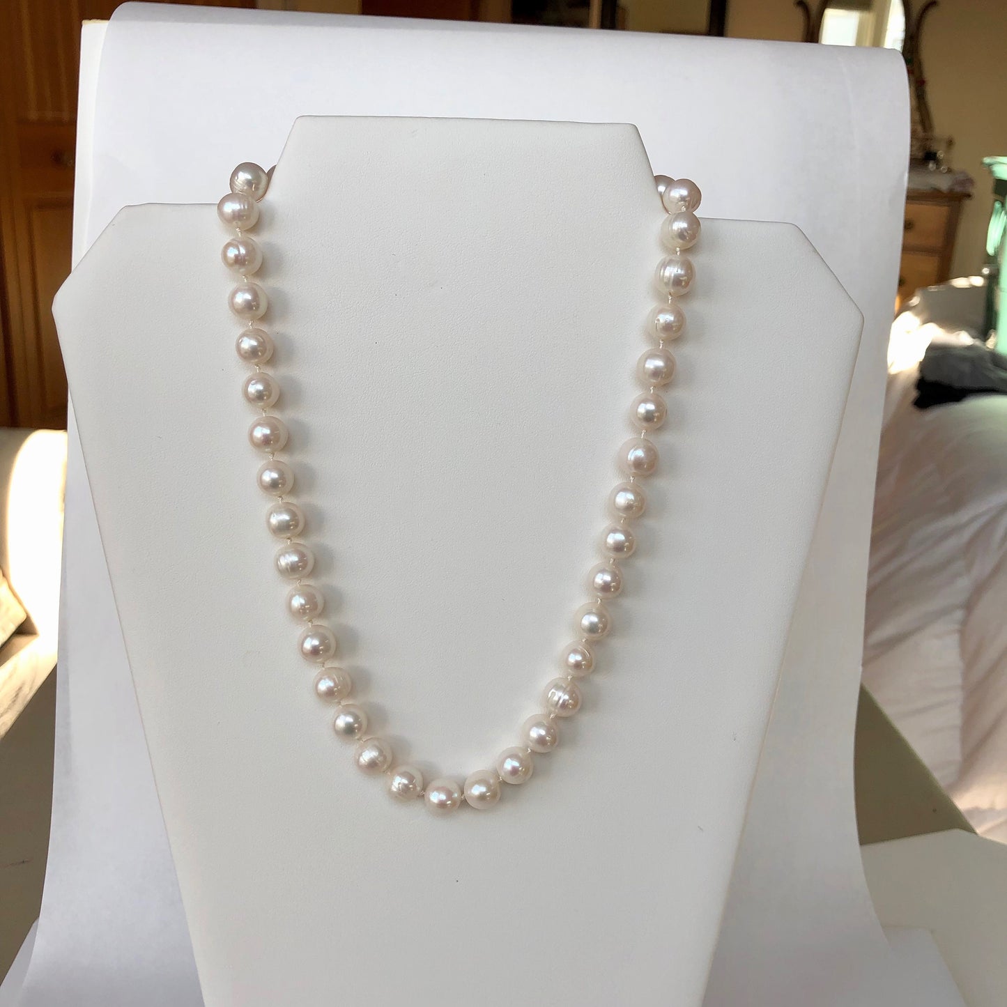 Pearls. Beautiful knotted fresh water pearl necklace. The necklace is finished with a filigree gold clasp.