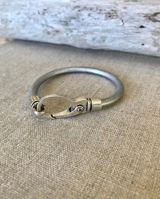 Italian silver leather bracelet with gorgeous and trendy silver large lobster clasp
