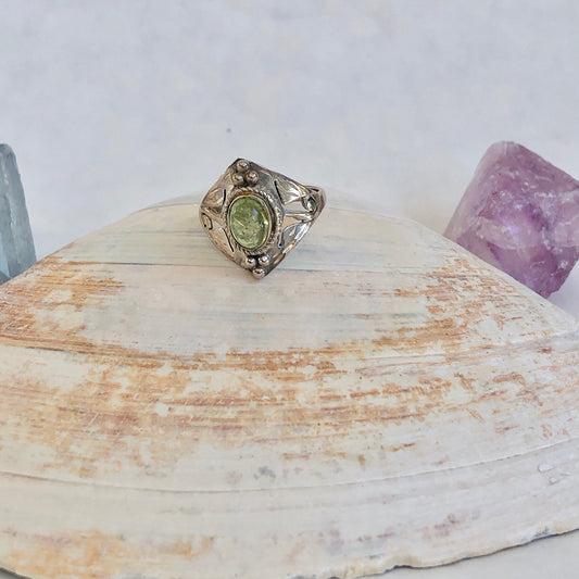 Beautiful green Prehnite stone  ring. 5 3/4" ring size.