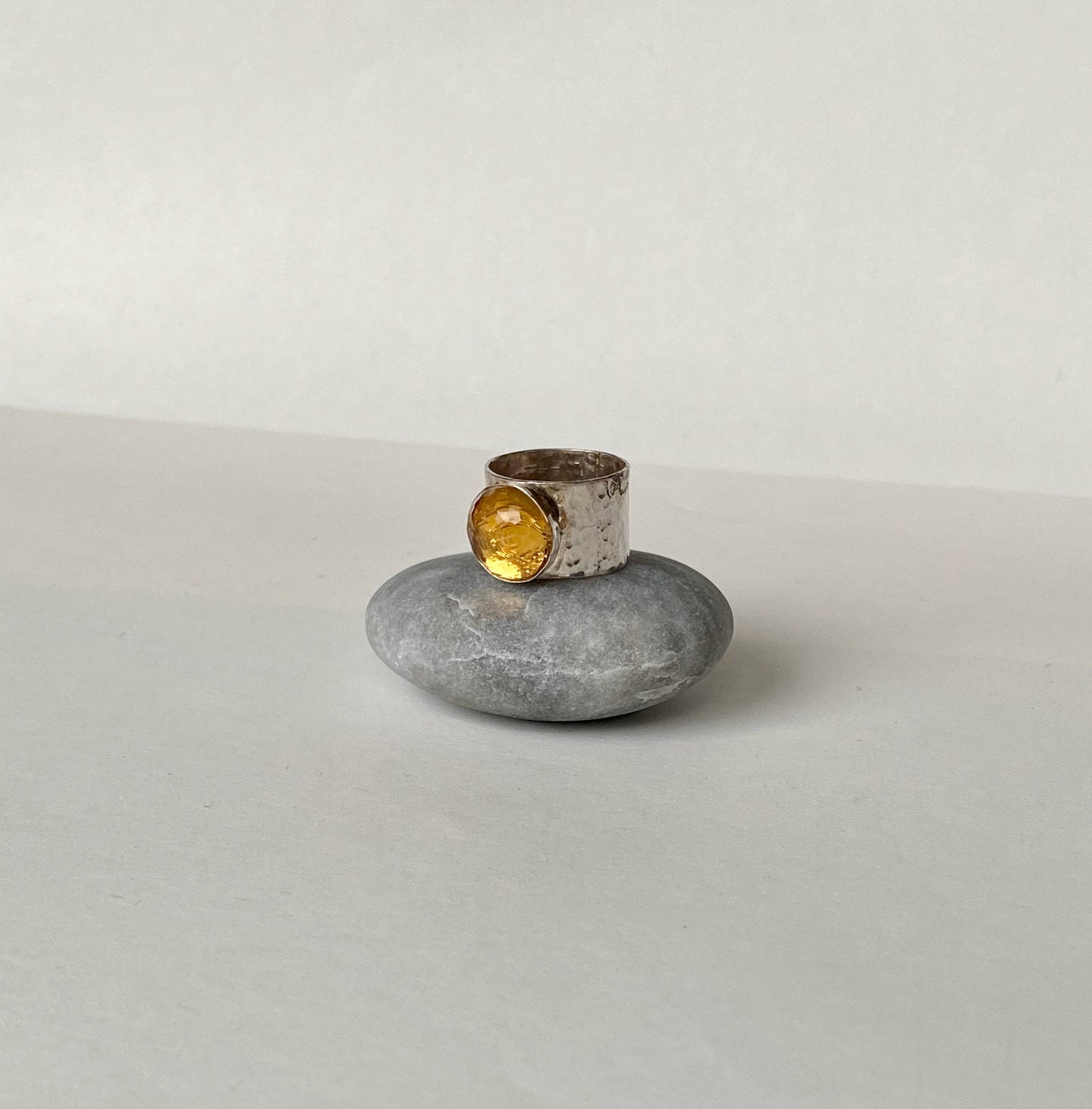 Beautiful size 5 3/4 citrine stone  sterling silver ring. 5 3/4" ring size.