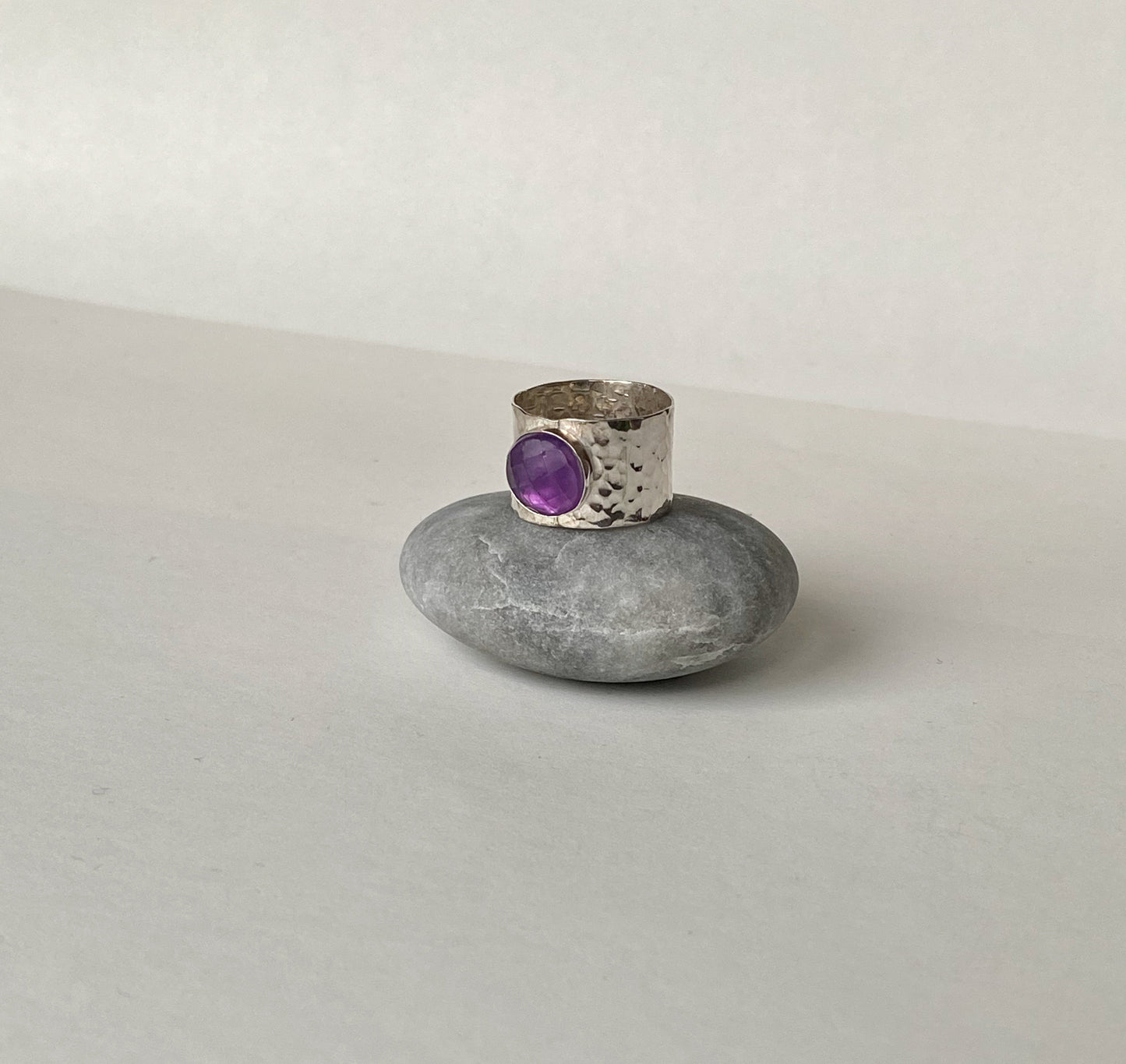 Striking size 6.5 handmade amethyst and sterling silver ring. Hammered band.