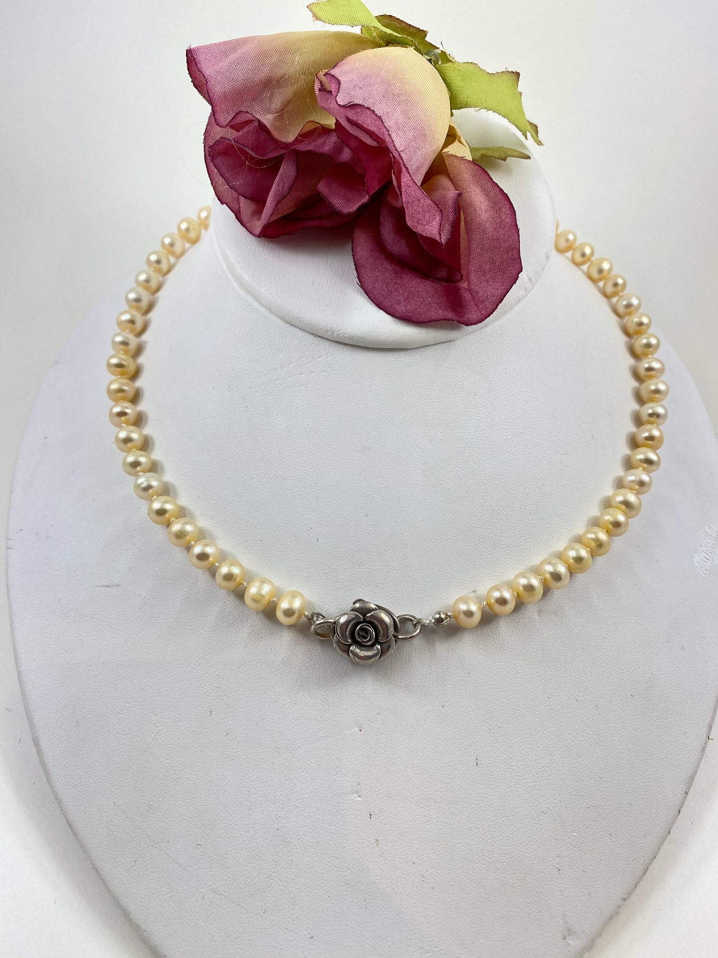 Gorgeous soft butter yellow knotted fresh water pearl necklace. The necklace is finished with a Thai sterling silver flower clasp.