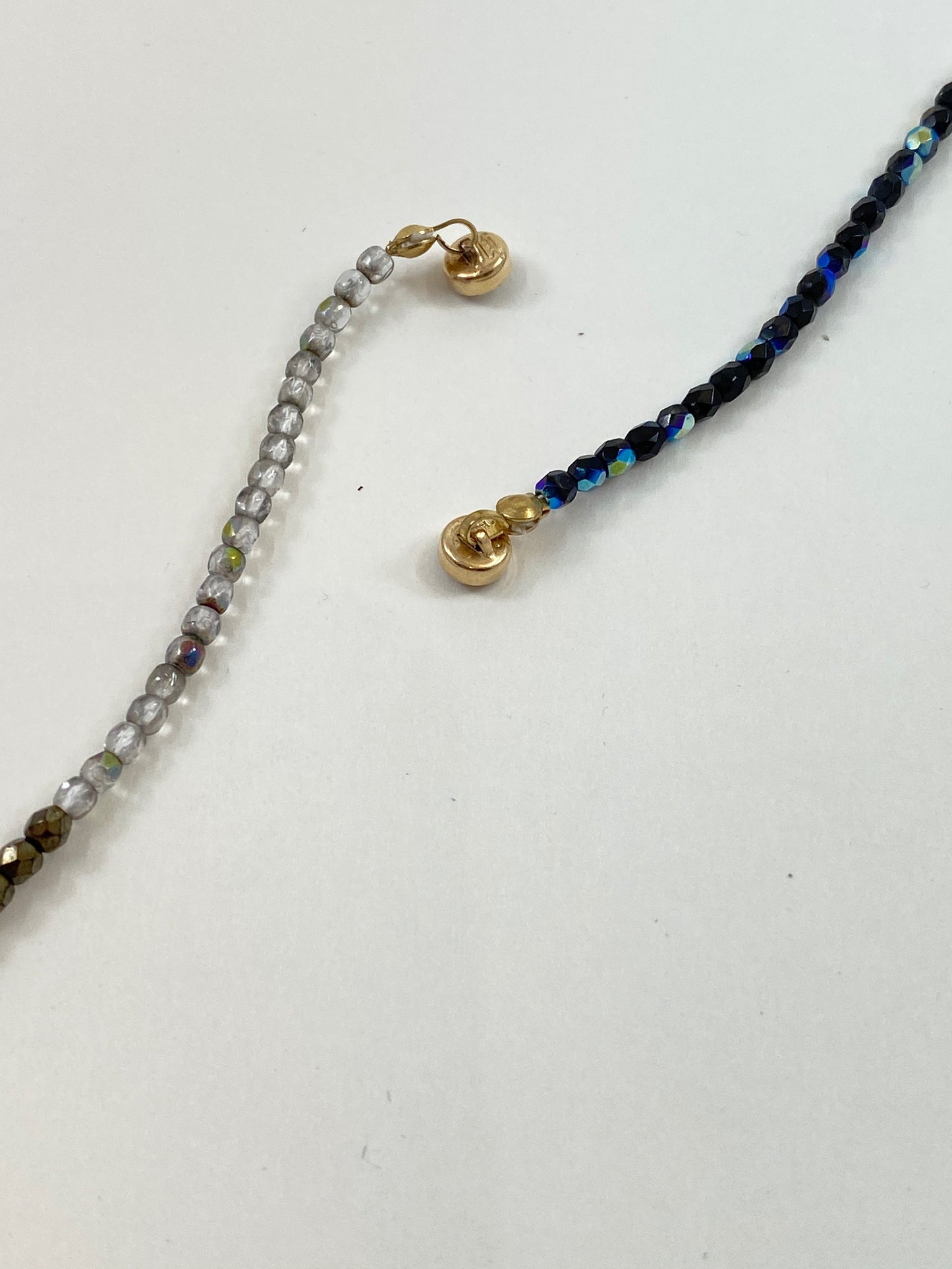 Stunning crystal necklace, with multi colors and designed to wear long or short. Finished with a quality gold filled magnetic clasp.