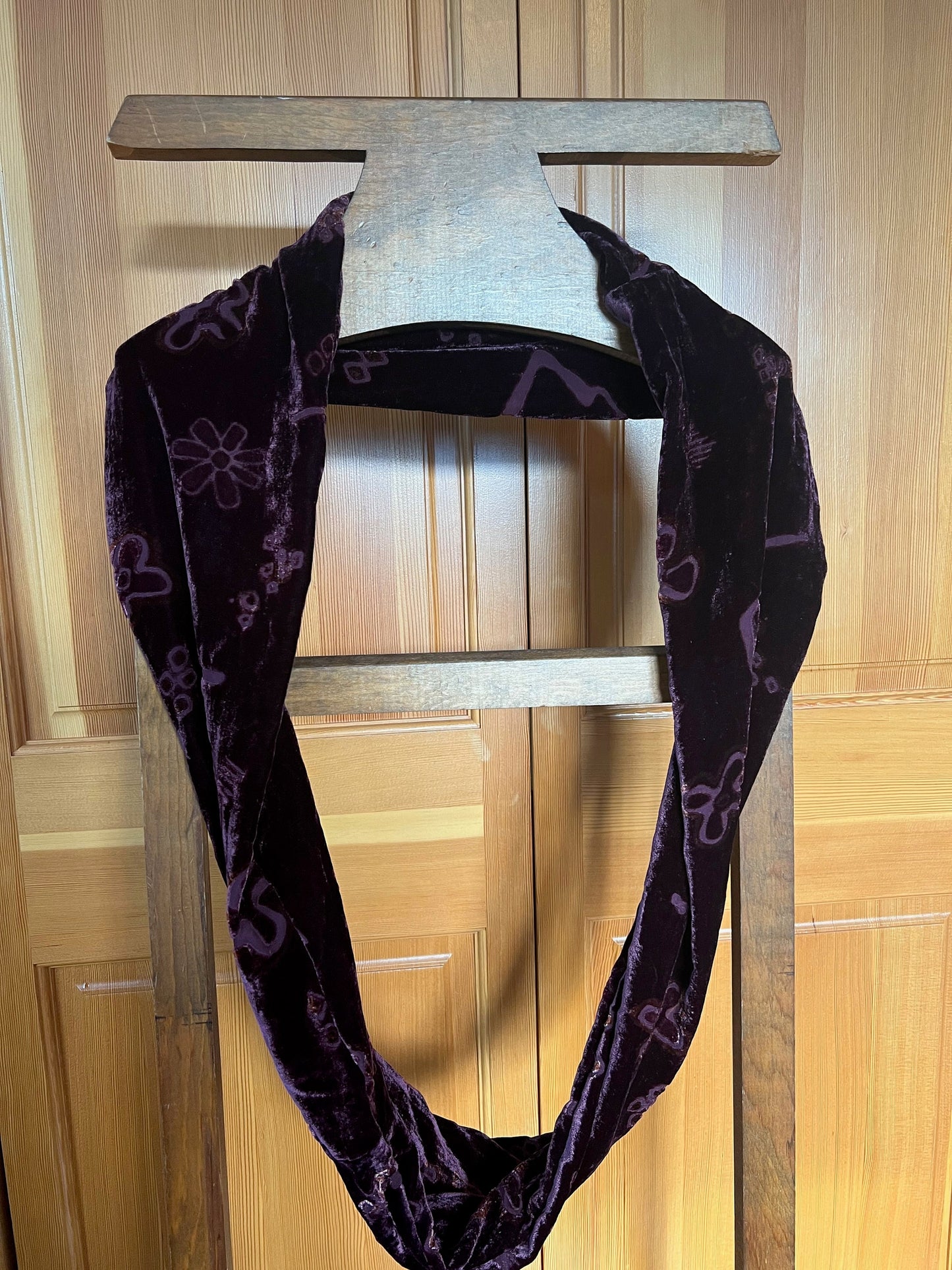 Exquisite silk and rayon velvet double wrap infinity scarf. 60" circle.